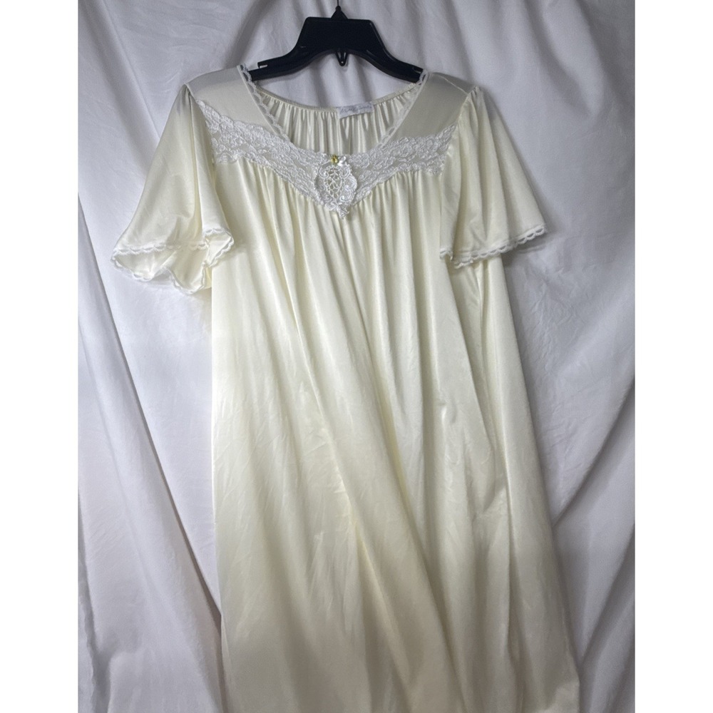 MCM Miss Elaine Soft Yellow Nightgown Womens Embroidered Floral Madmen Wife M/L